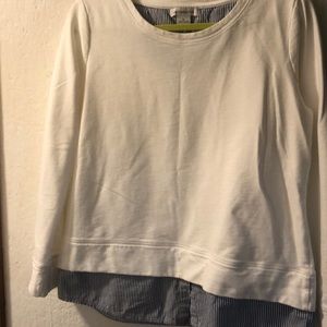 White sweatshirt baby blue pinstripe around button